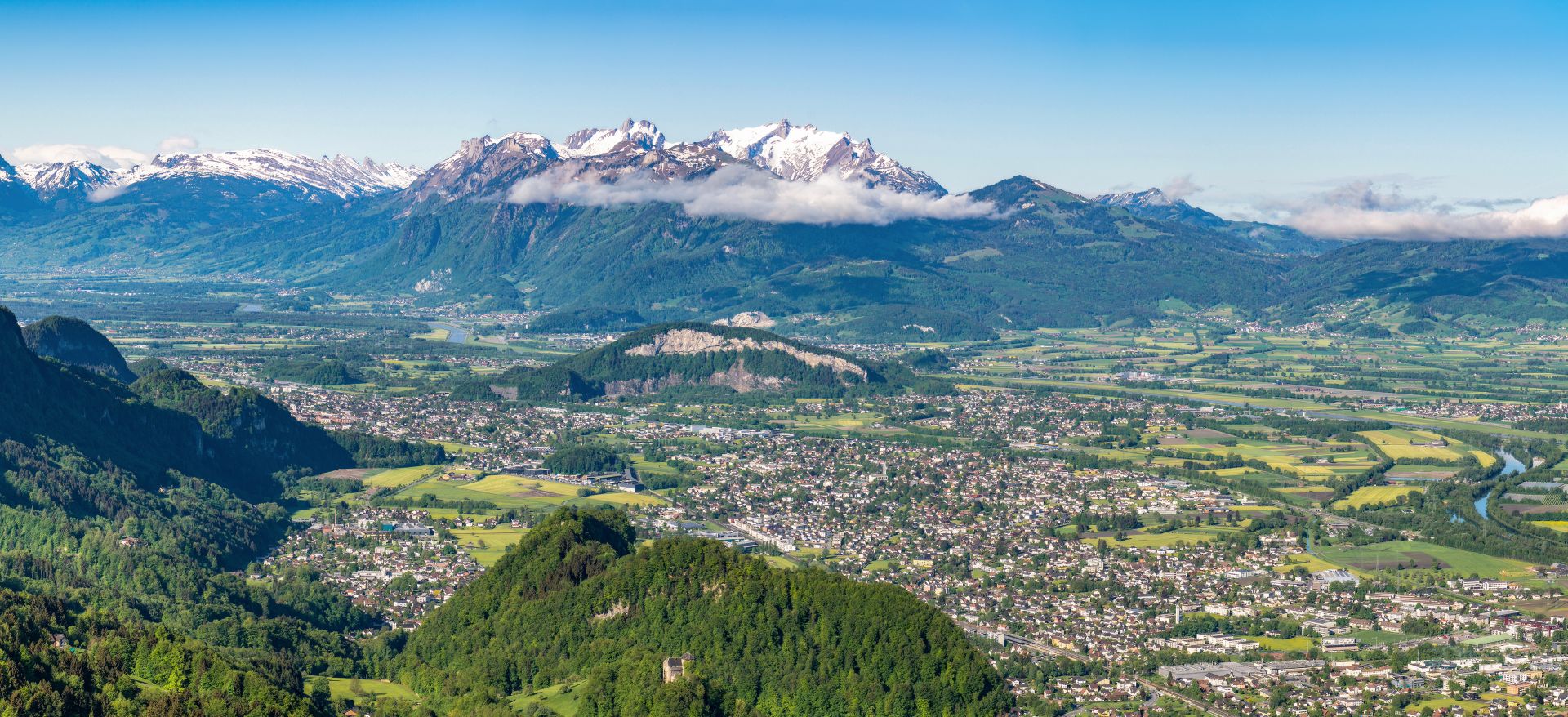 Blick oberhalb von Hohenems aufs Rheintal (c) Oberhauser Photography - Vorarlberg Tourismus Blick oberhalb von Hohenems aufs Rheintal (c) Oberhauser Photography - Vorarlberg Tourismus