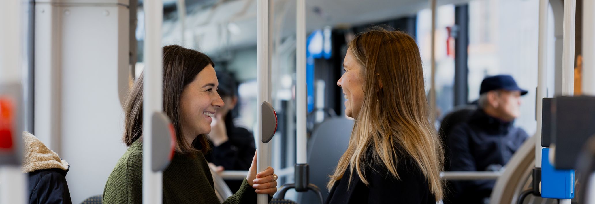 Im Bus (1) Im Bus (1)